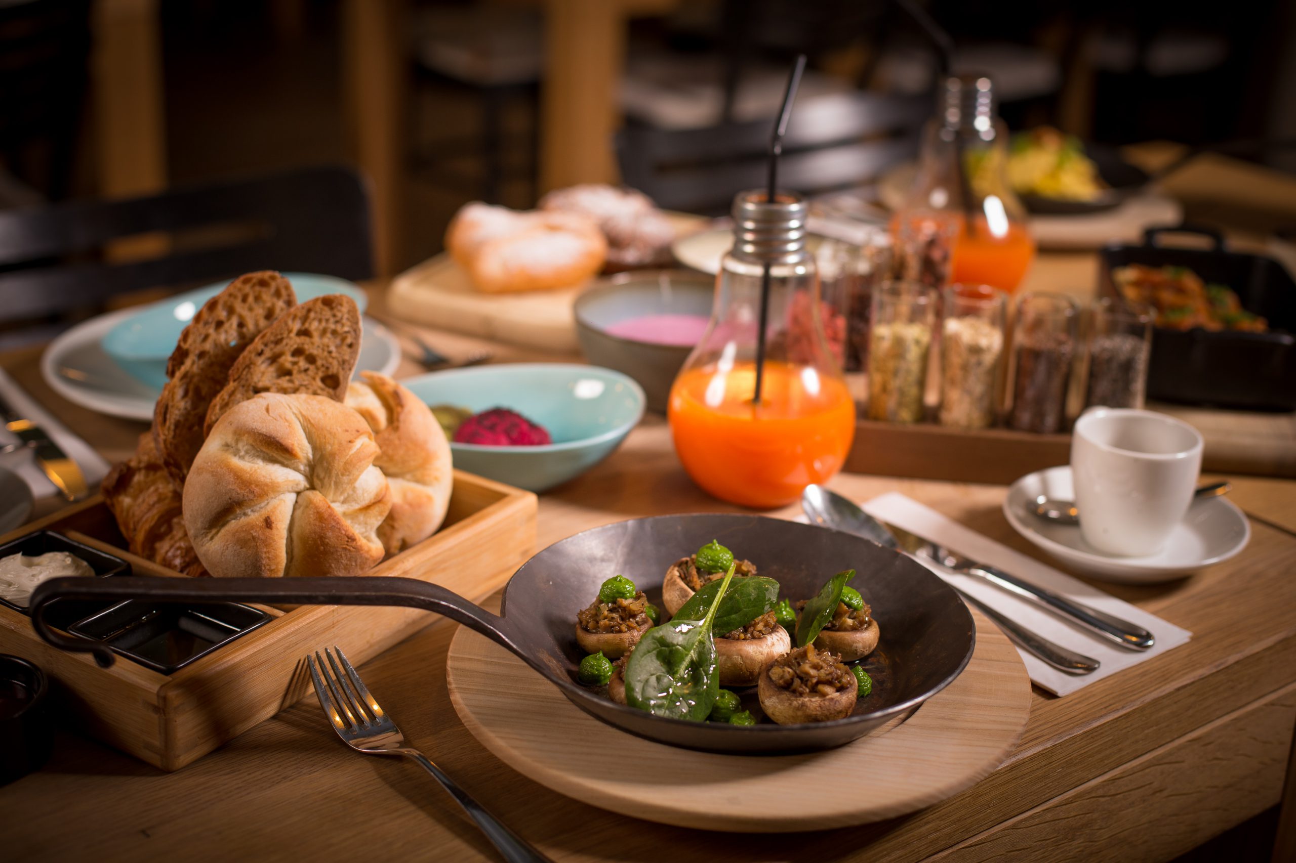 TIAN Sharing Breakfast_ Pikante und süße vegetarische und vegane Frühstücksgerichte kommen im TIAN Bistro am Spittelberg zum Teilen in die Tischmitte