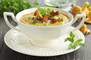 Cream soup with chanterelle mushrooms and pumpkin.