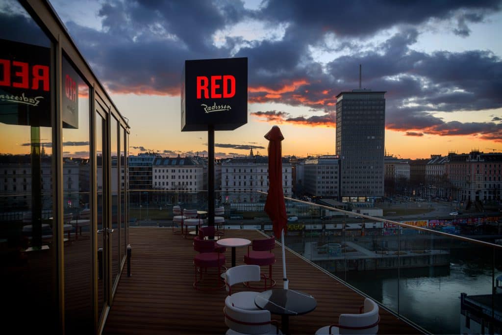 Einen Blick auf ganz Wien bietet die neue Rooftop-Bar „Istros“ in der Leopoldstadt. (c) Istros